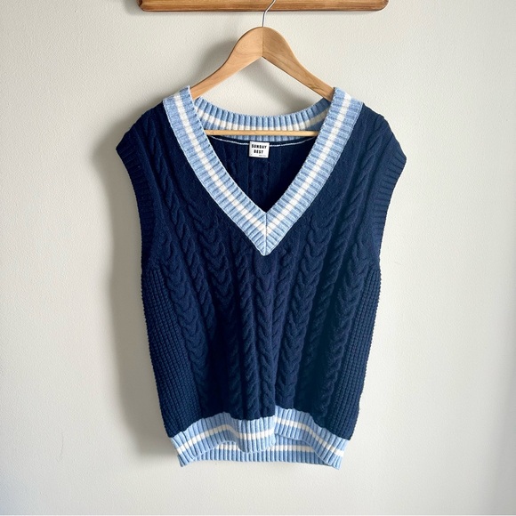 aritzia sunday best sweater vest - Picture 1 of 4